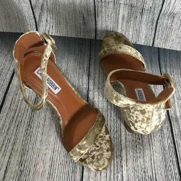 Cape Robbin Golden Velvet Block Heel Sandals NIB - Picture 4 of 8